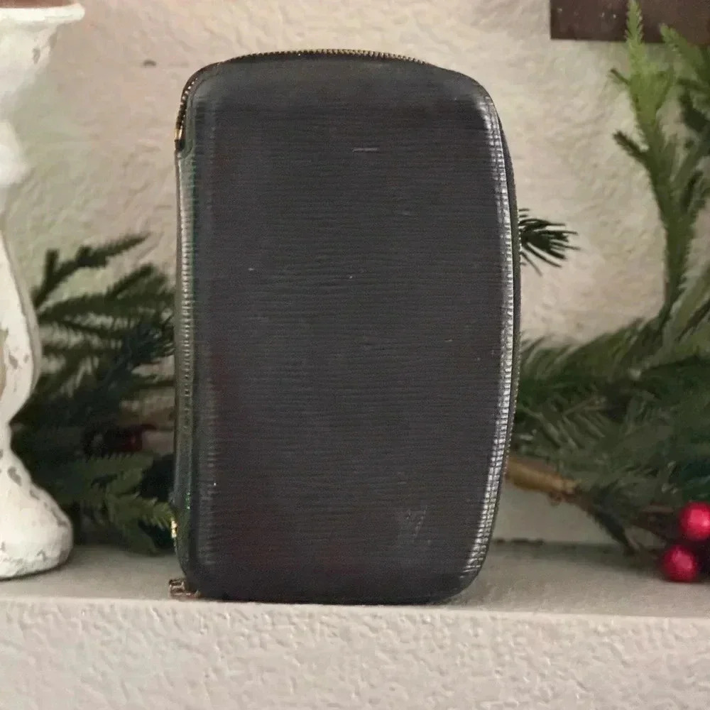 - LOUIS VUITTON AGENDA GEODE LEATHER